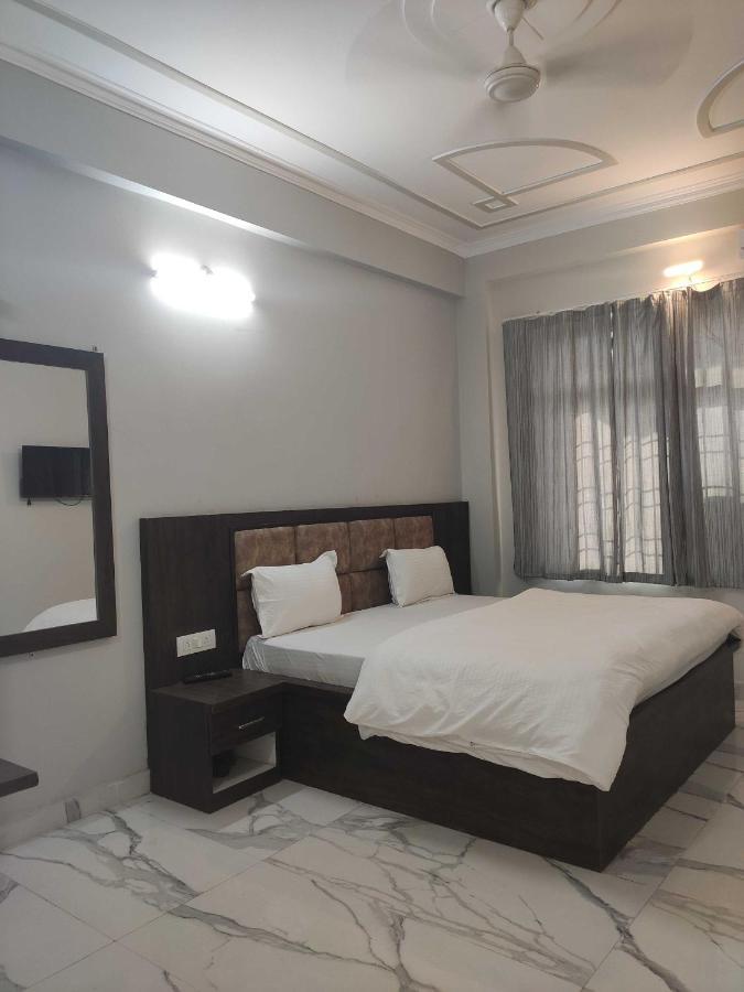 Oyo 92169 Apple Leaf Banquet & Hotel Aligarh Exterior photo