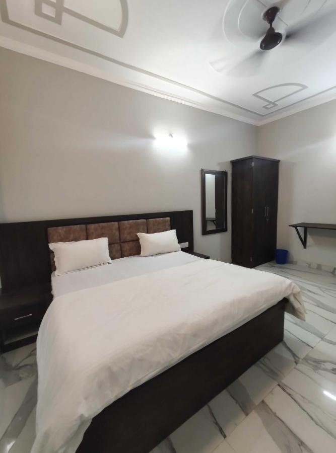Oyo 92169 Apple Leaf Banquet & Hotel Aligarh Exterior photo